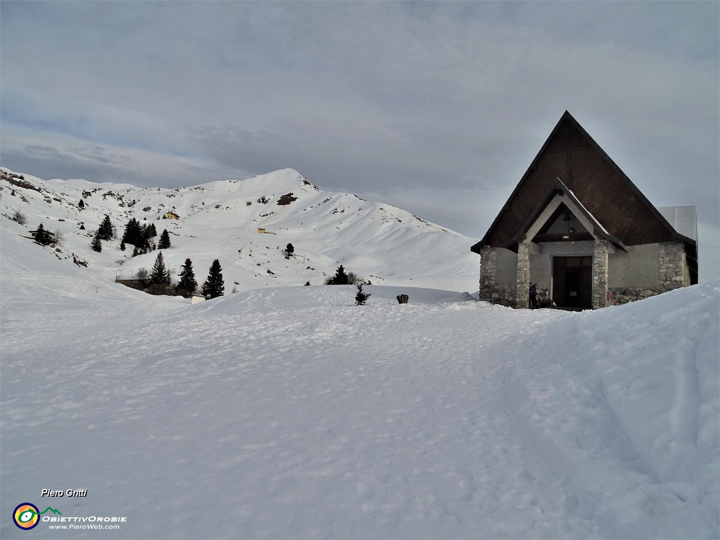 49 Dalla Chiesetta di Maria Santissima Madre della chiesa il Monte Sodadura (2009 m) .JPG